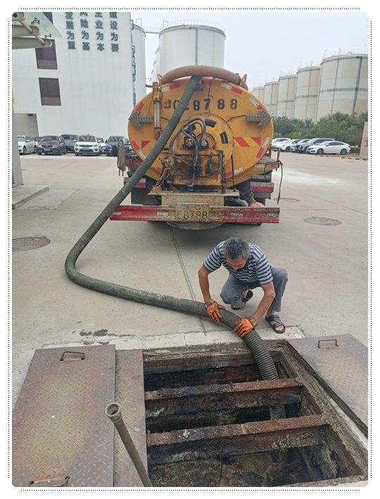 黄龙隔油池清掏